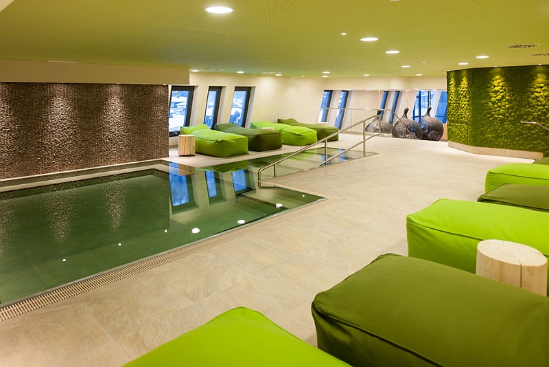 Green-Interiors-of-the-Refreshing-Spa-with-Green-Fabric-Chaises