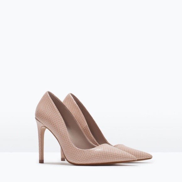 Nude Pumps