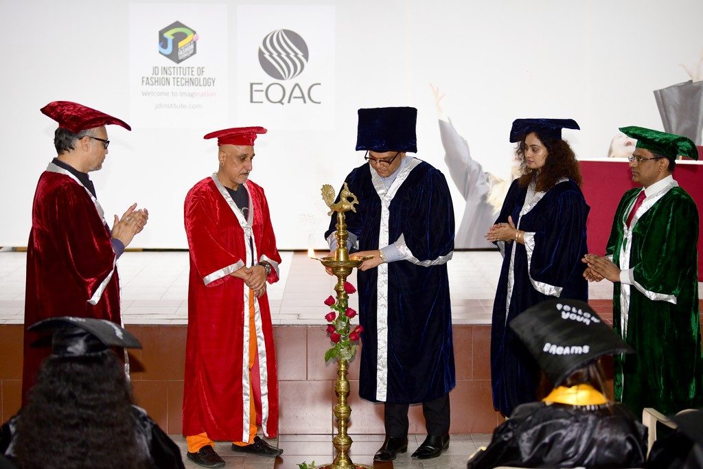 JD Institute Holds Graduation Ceremony for its Diploma and Post Graduate Students