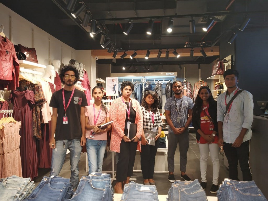 VISUAL MERCHANDISING FIELD TRIP