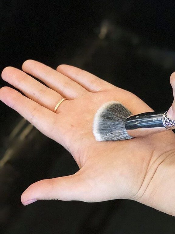 MAKEUP BRUSHES: How and Why you should keep them clean?