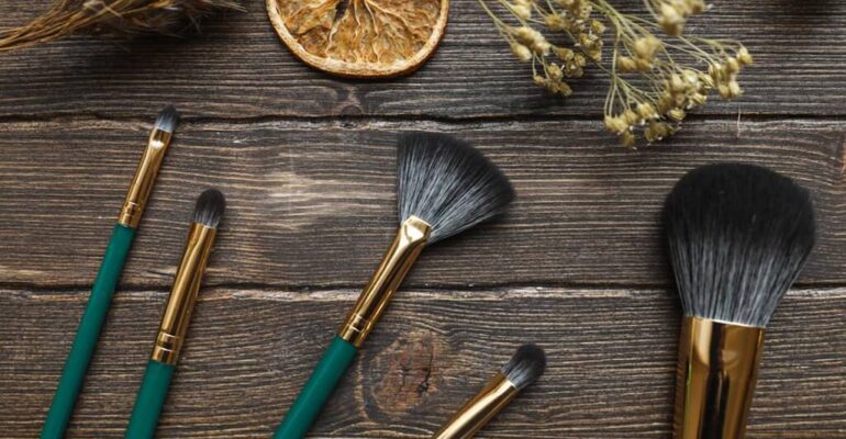 MAKEUP BRUSHES: How and Why you should keep them clean?