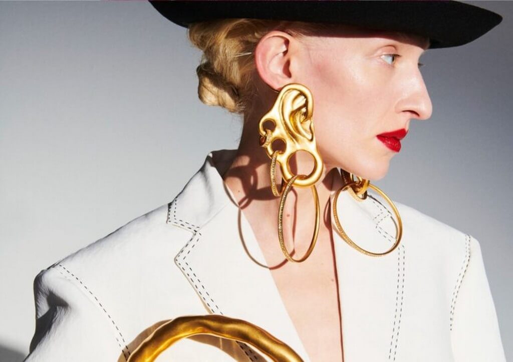 Body Parts Jewelry mimicking the human form by Maison Schiaparelli 