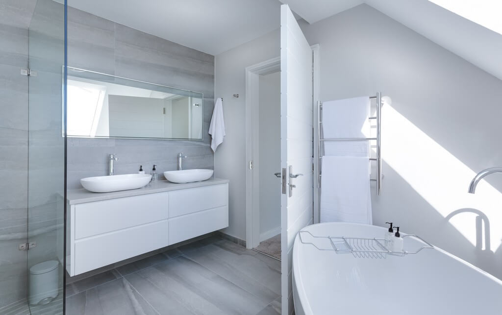 How to pick the perfect bathroom suite 1