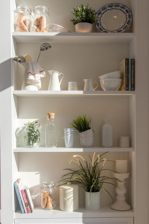 Open shelves - 6 ways to style them