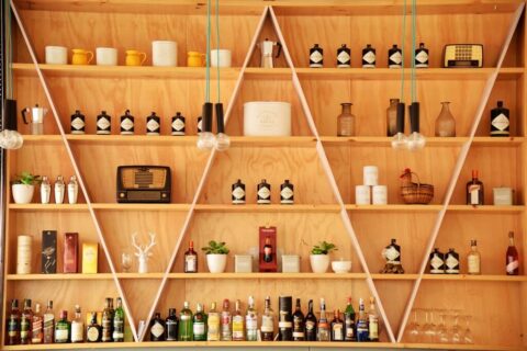 Open shelves - 6 ways to style them