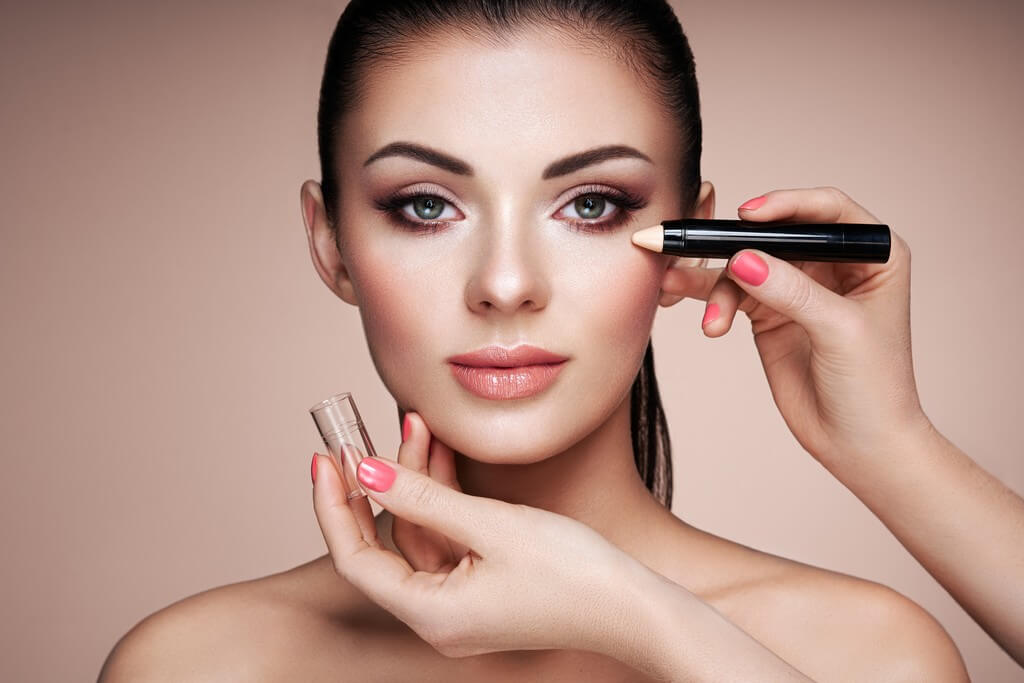 Sanitize your makeup: 5 ways to keep makeup kit tools bacteria-free