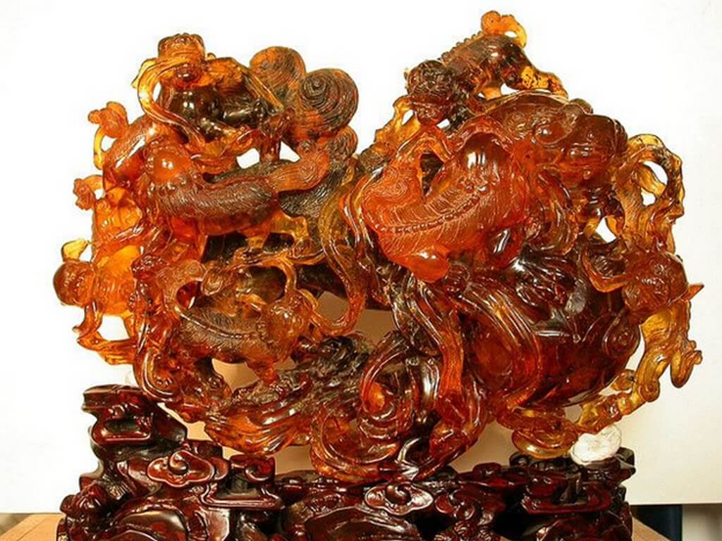 Amber jewellery – From royalty to healing powers 