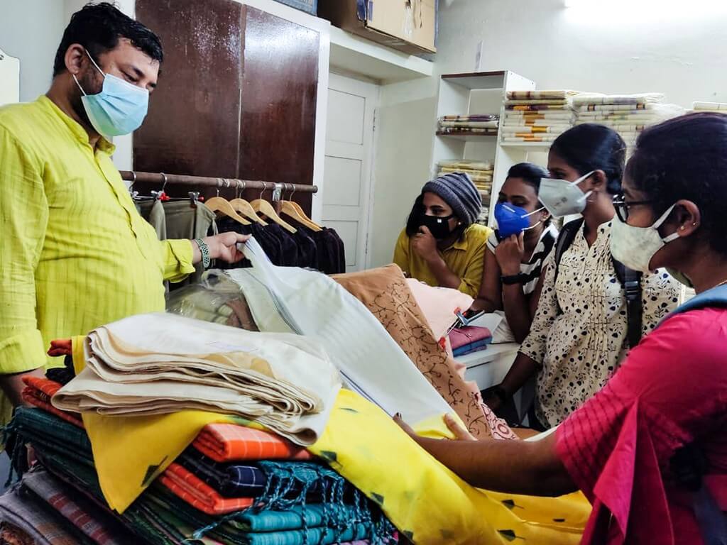 Industrial visit to Gramins Lifestyle was organised by JD Institute Cochin for the students pursuing Fashion Design to understand the working of a textile firm. 