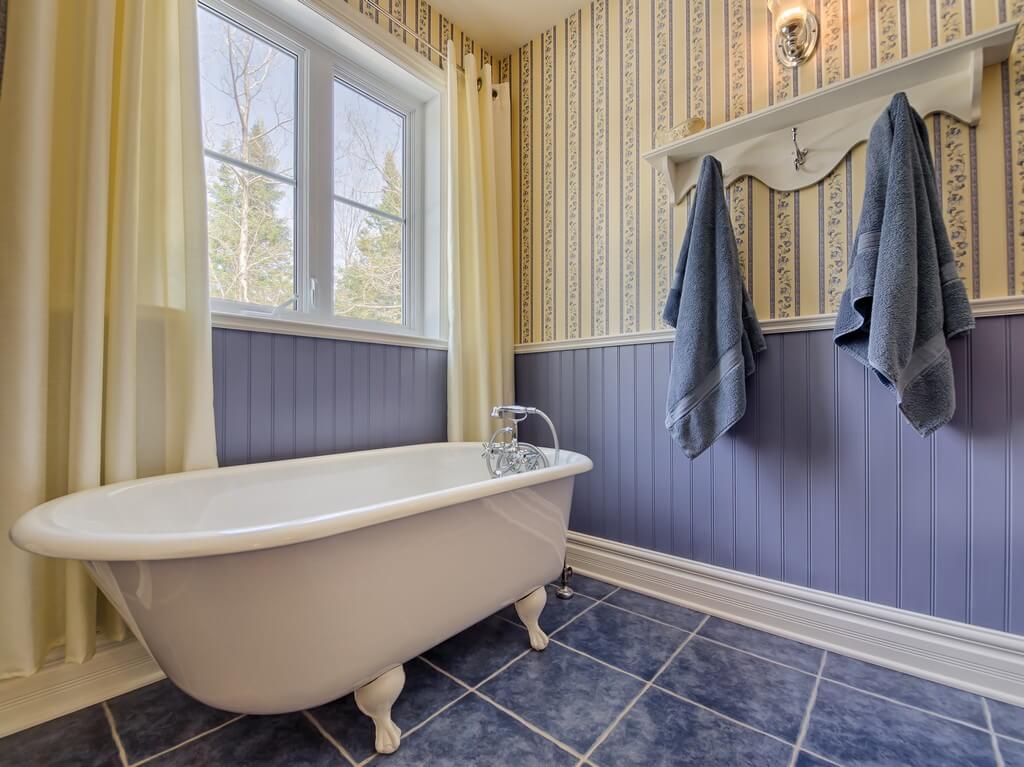 Tips for cleaning bathroom tiles using natural products 