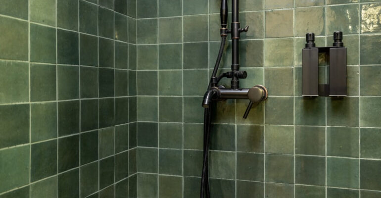 Tips for cleaning bathroom tiles using natural products