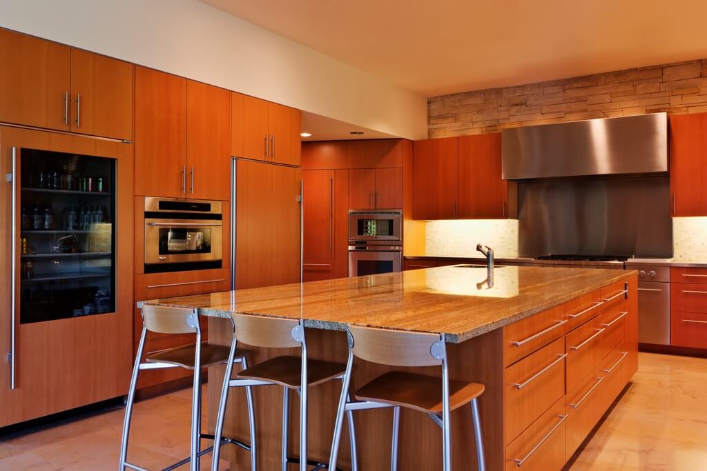 Benefits of a kitchen island in interior design