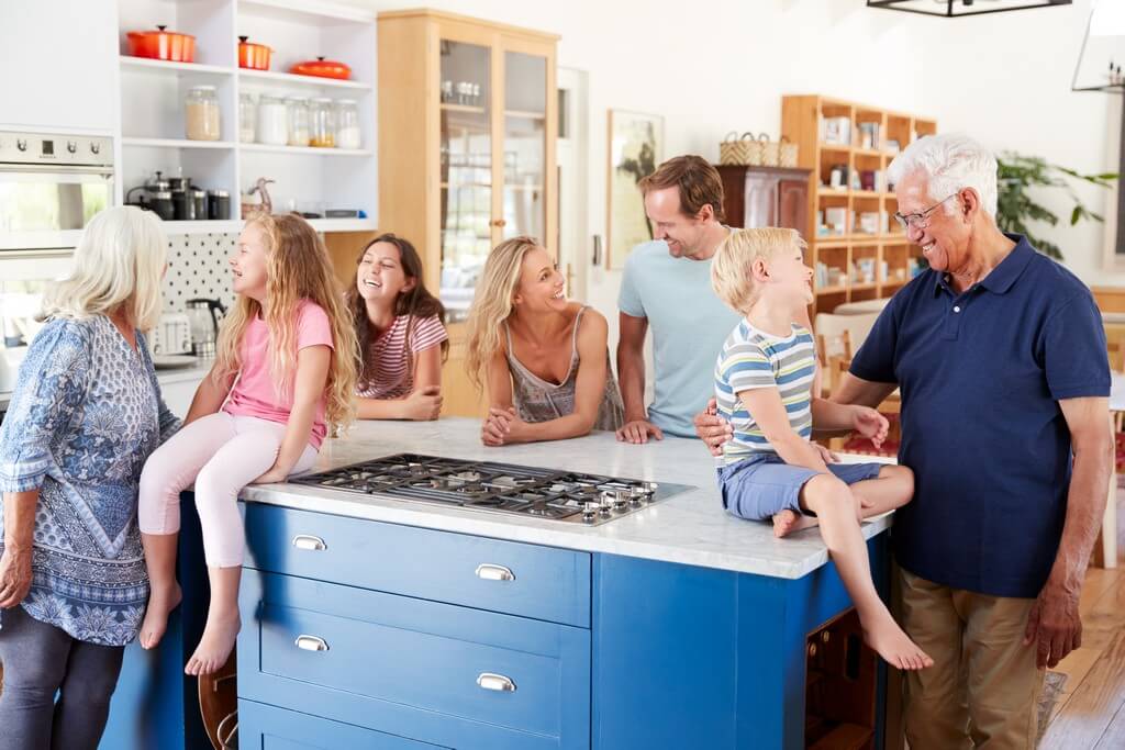 Benefits of a kitchen island in interior design