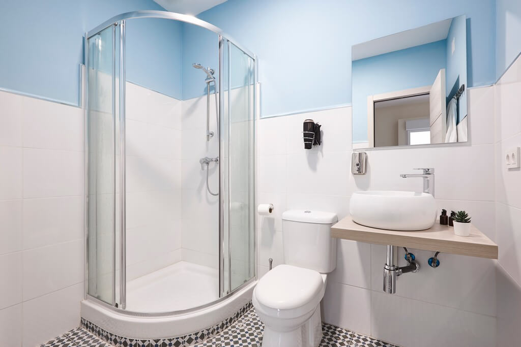 Walk-In Shower: Dissecting Pros and Cons