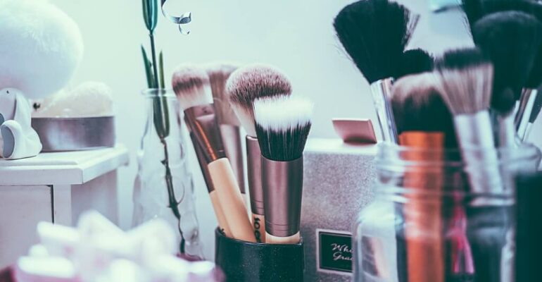 Learn The Difference Between a Personal and a Commercial Makeup Artist Thumbnail