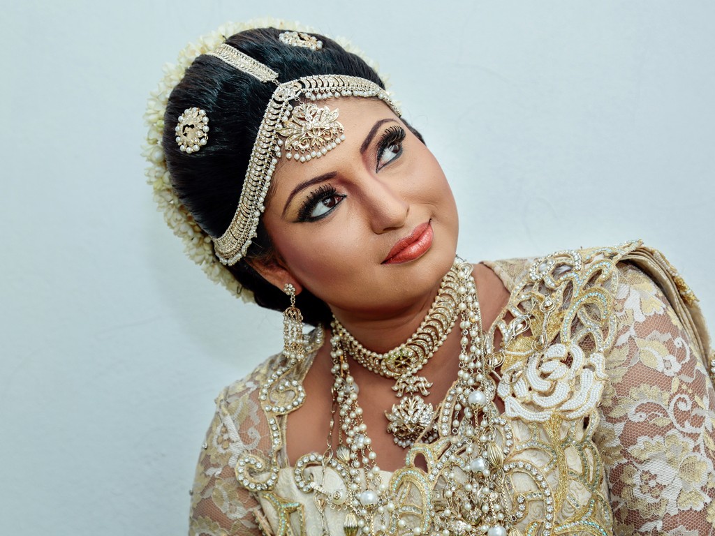 Bridal Hair Discover the Trendiest Hairstyles for Indian Brides (3)