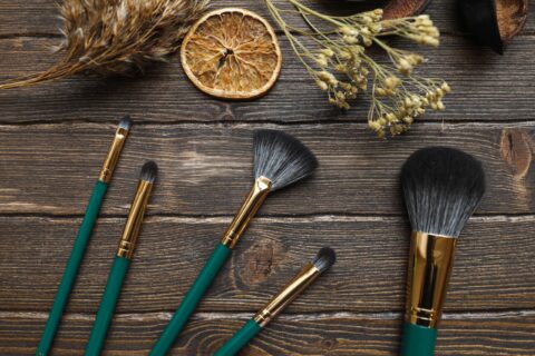 Different Types of Makeup Brushes A Complete Guide thumbnail