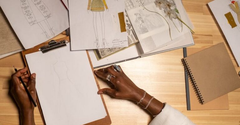 What are the courses to become a fashion designer (1)