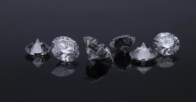 How To Tell If A Diamond Is Real Or Fake (1)