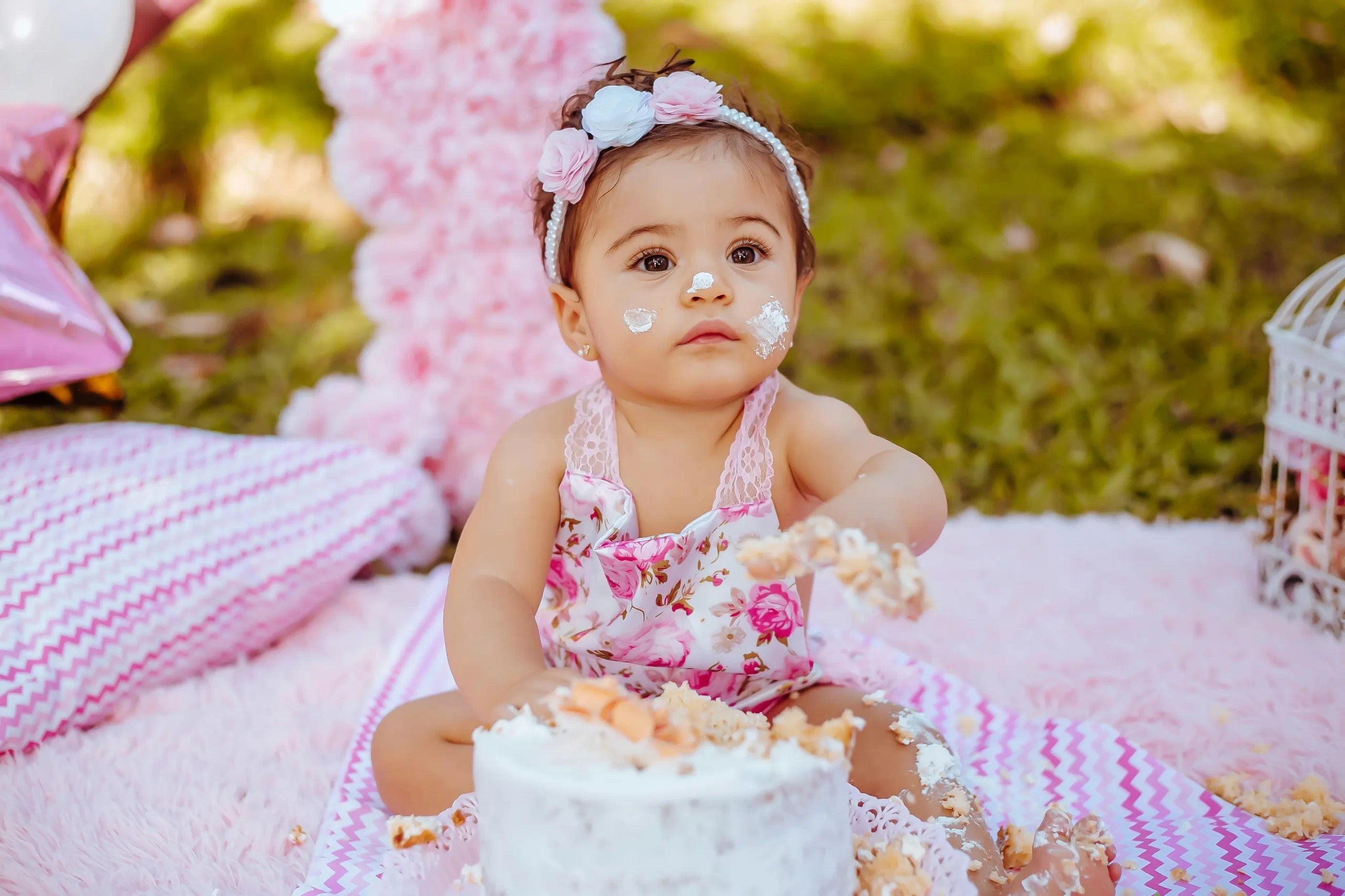 What to Expect During Your Baby's Cake Smash Session