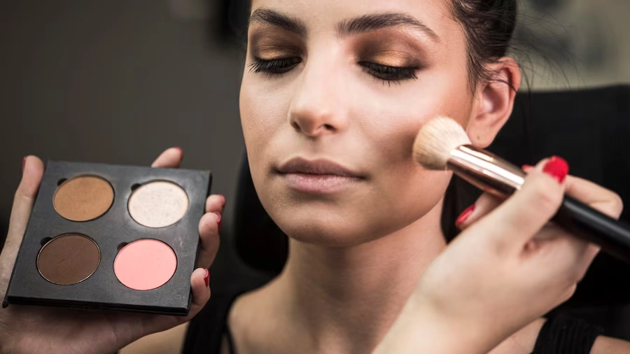 The Ultimate Guide to Best Makeup Techniques for Aspiring Artists 